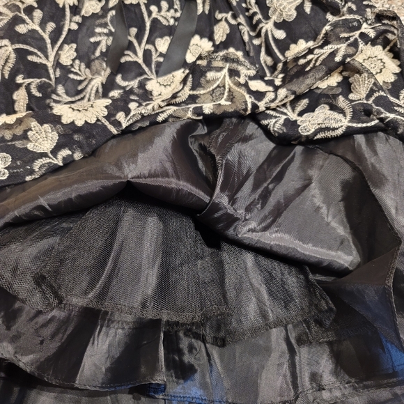 Black and Cream Dress - Picture 3 of 5